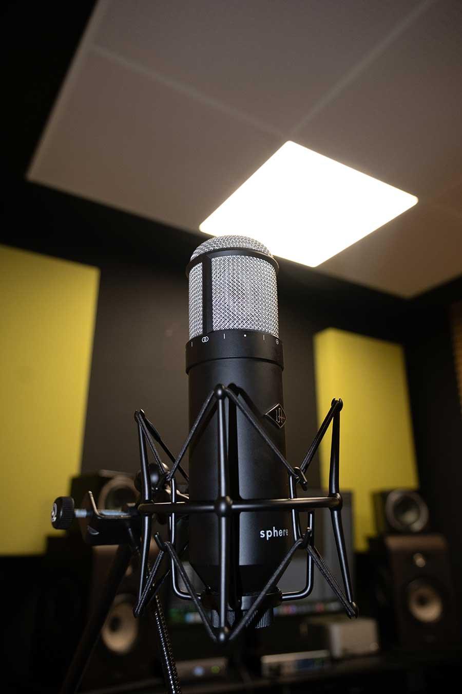 Microfono in studio di registrazione